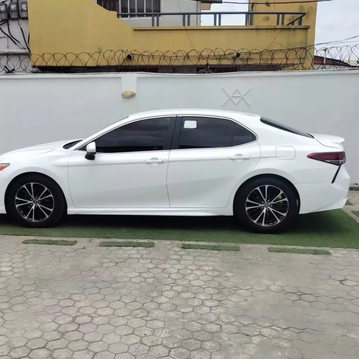 Toyota Camry   - 2018