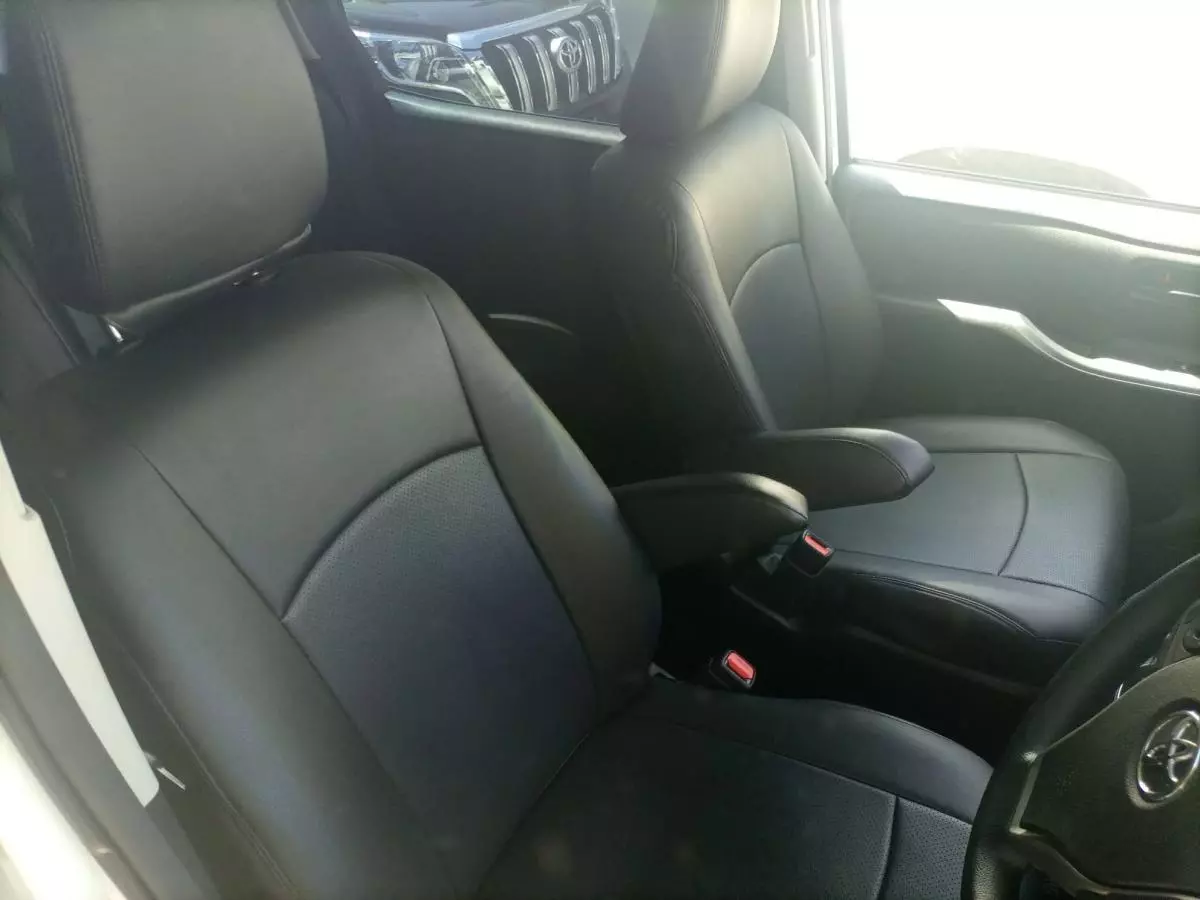 Toyota Voxy  - 2016