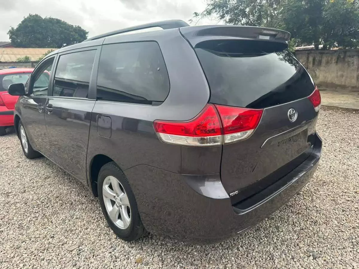 Toyota Sienna   - 2013