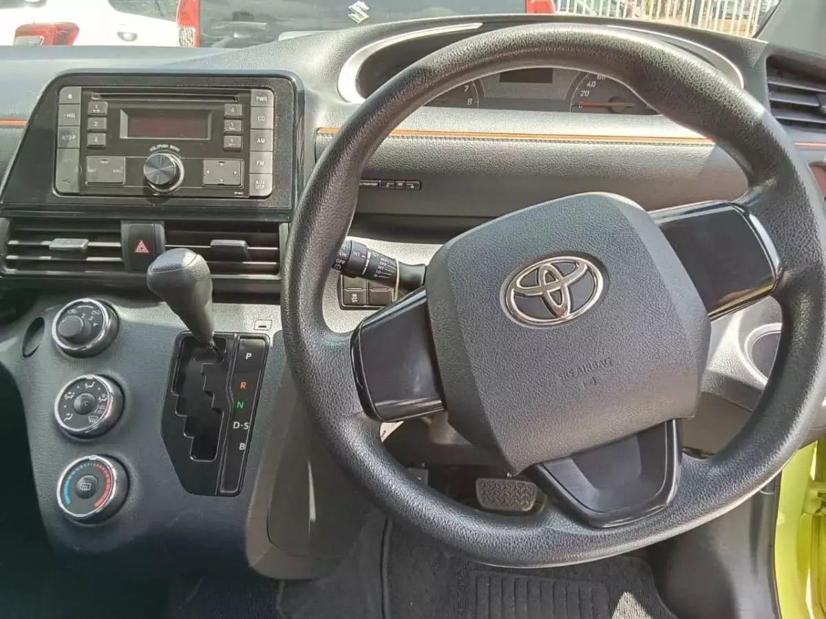 Toyota Sienta   - 2016