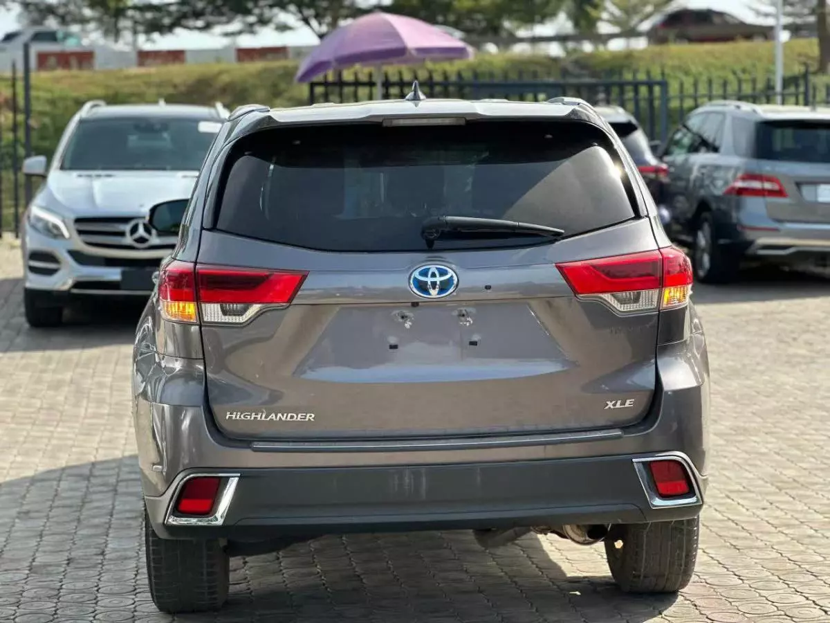 Toyota Highlander   - 2019