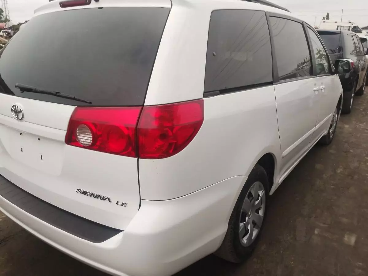 Toyota Sienna   - 2008