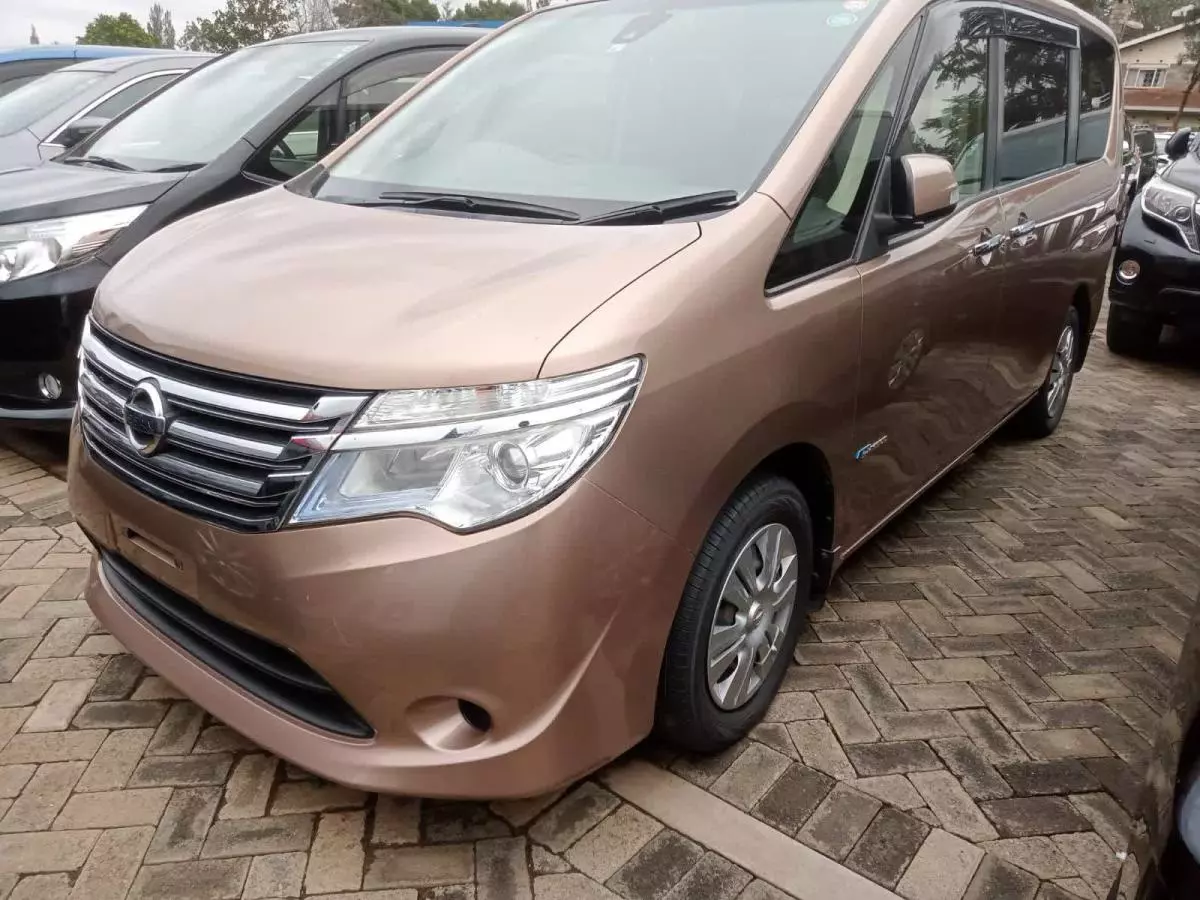 Nissan Serena - 2016