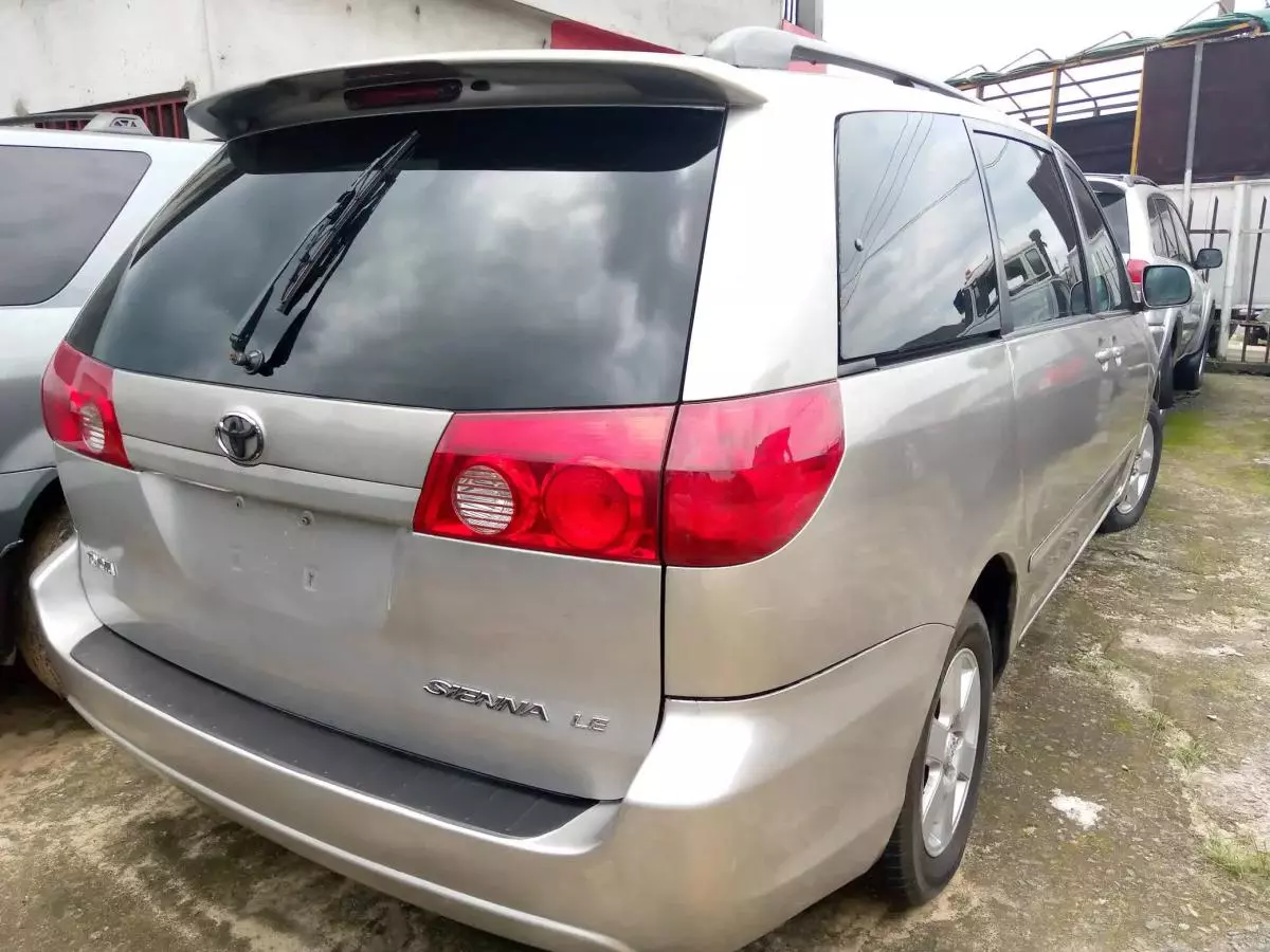 Toyota Sienna   - 2008