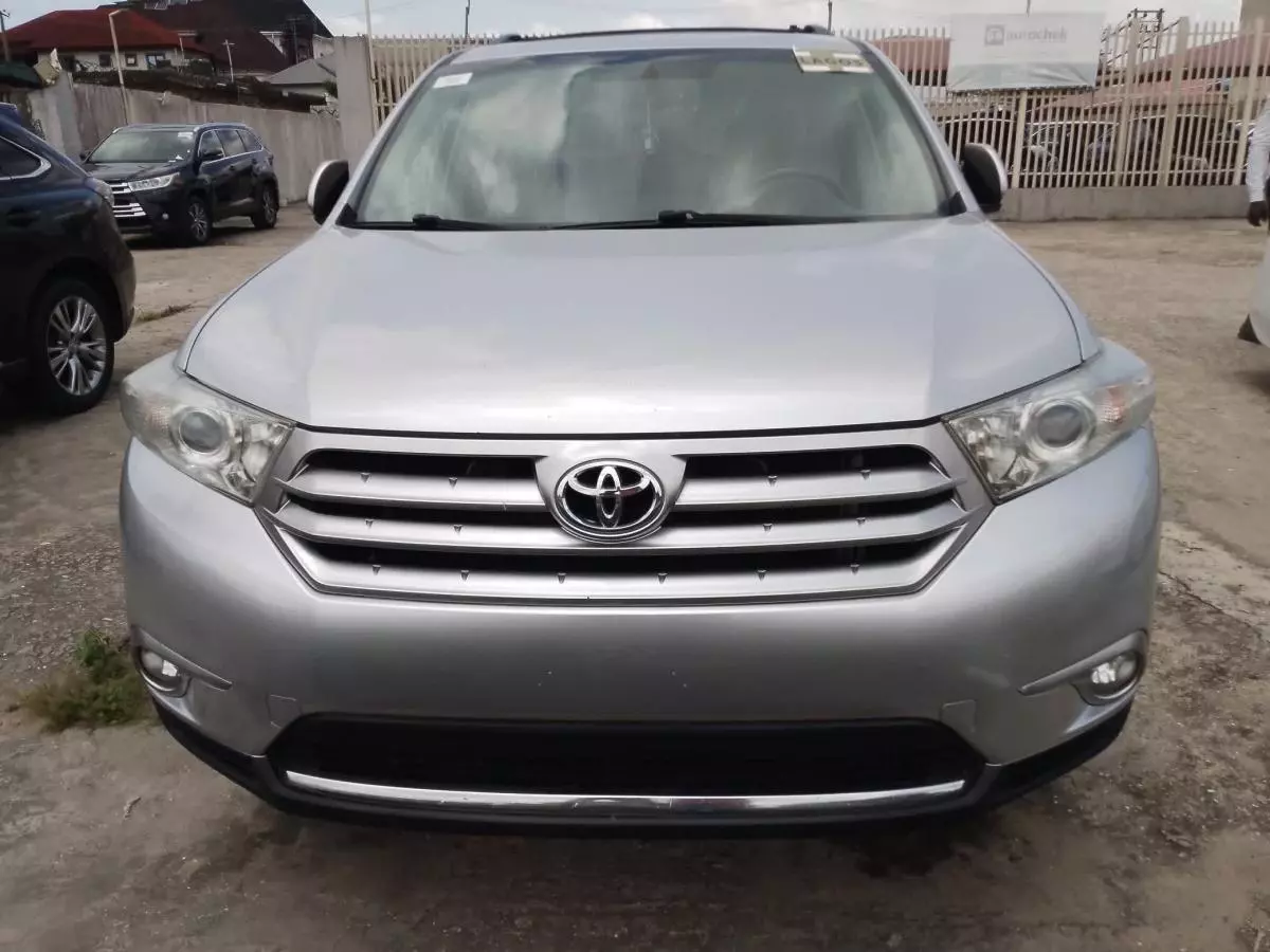 Toyota Highlander   - 2013