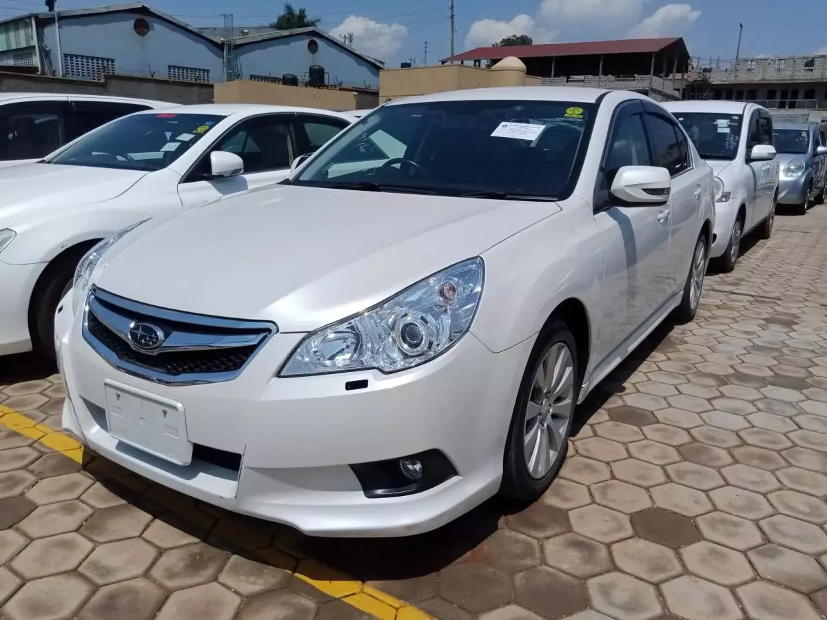 Subaru Legacy   - 2010