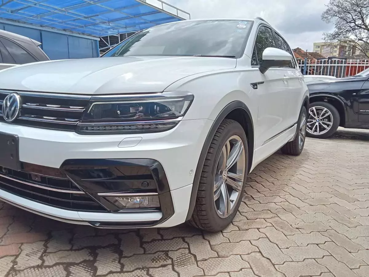 Volkswagen Tiguan   - 2017