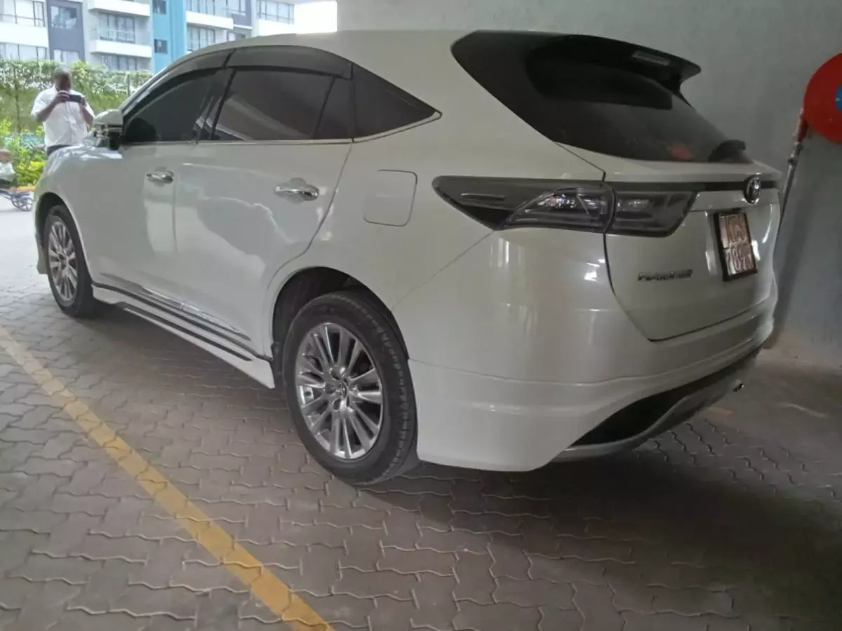 Toyota Harrier   - 2014