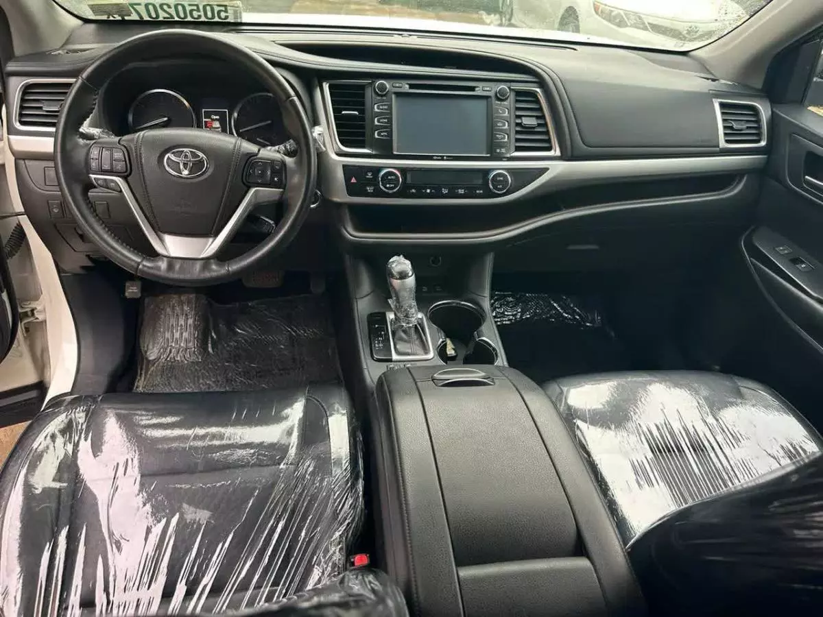 Toyota Highlander   - 2014