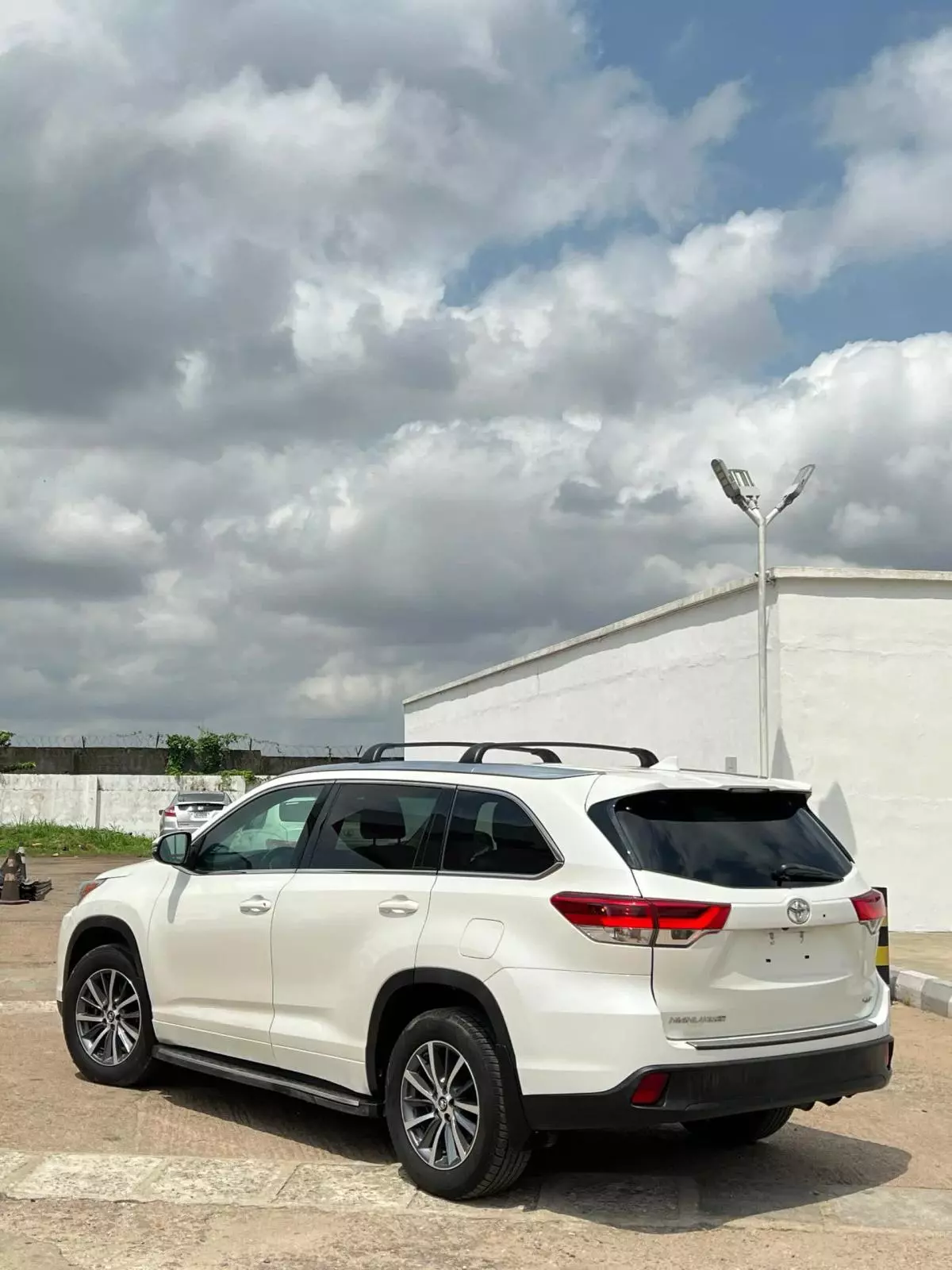 Toyota Highlander   - 2017