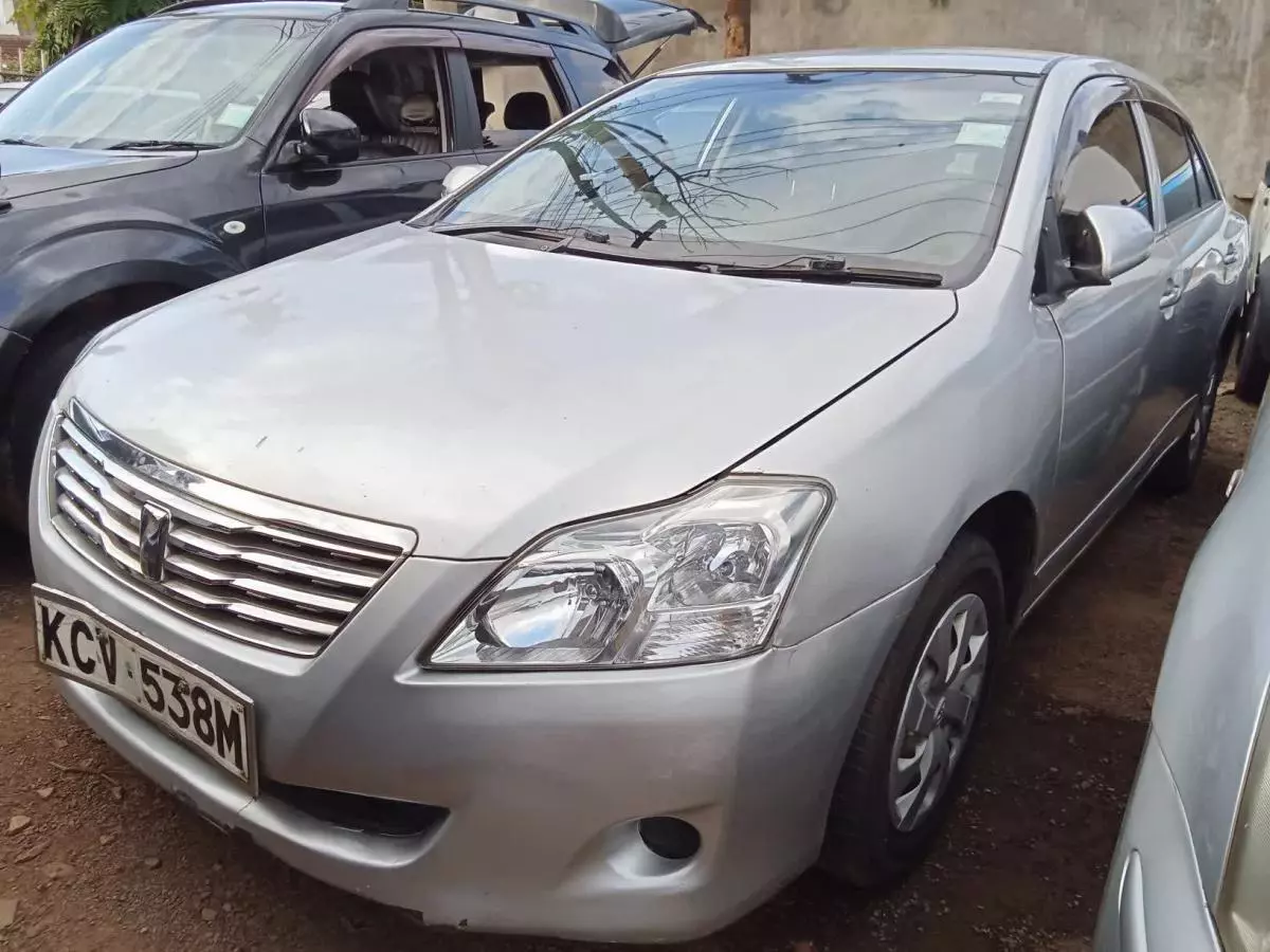 Toyota Premio    - 2012