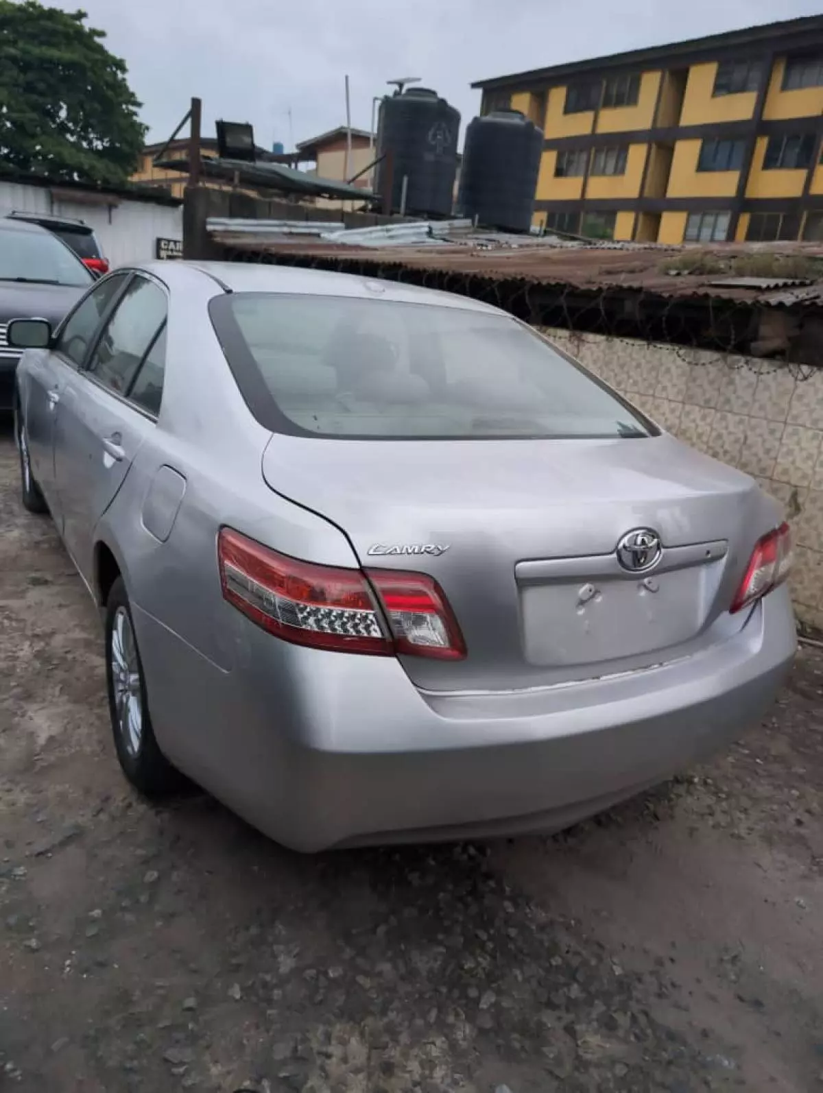 Toyota Camry   - 2011