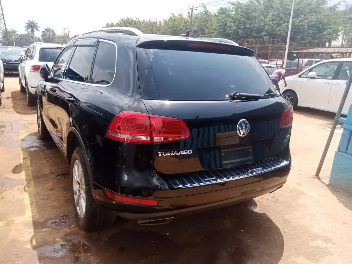 Volkswagen Touareg   - 2011