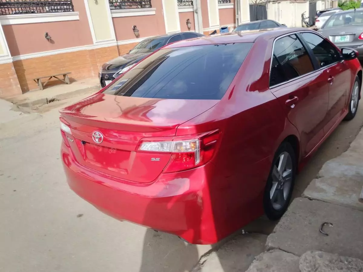 Toyota Camry   - 2014