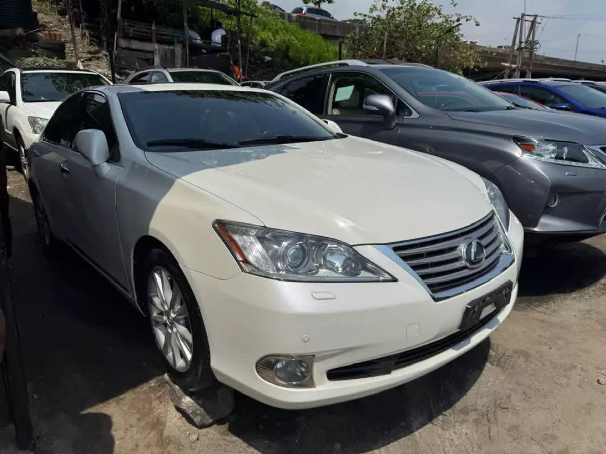 Lexus ES 350   - 2011