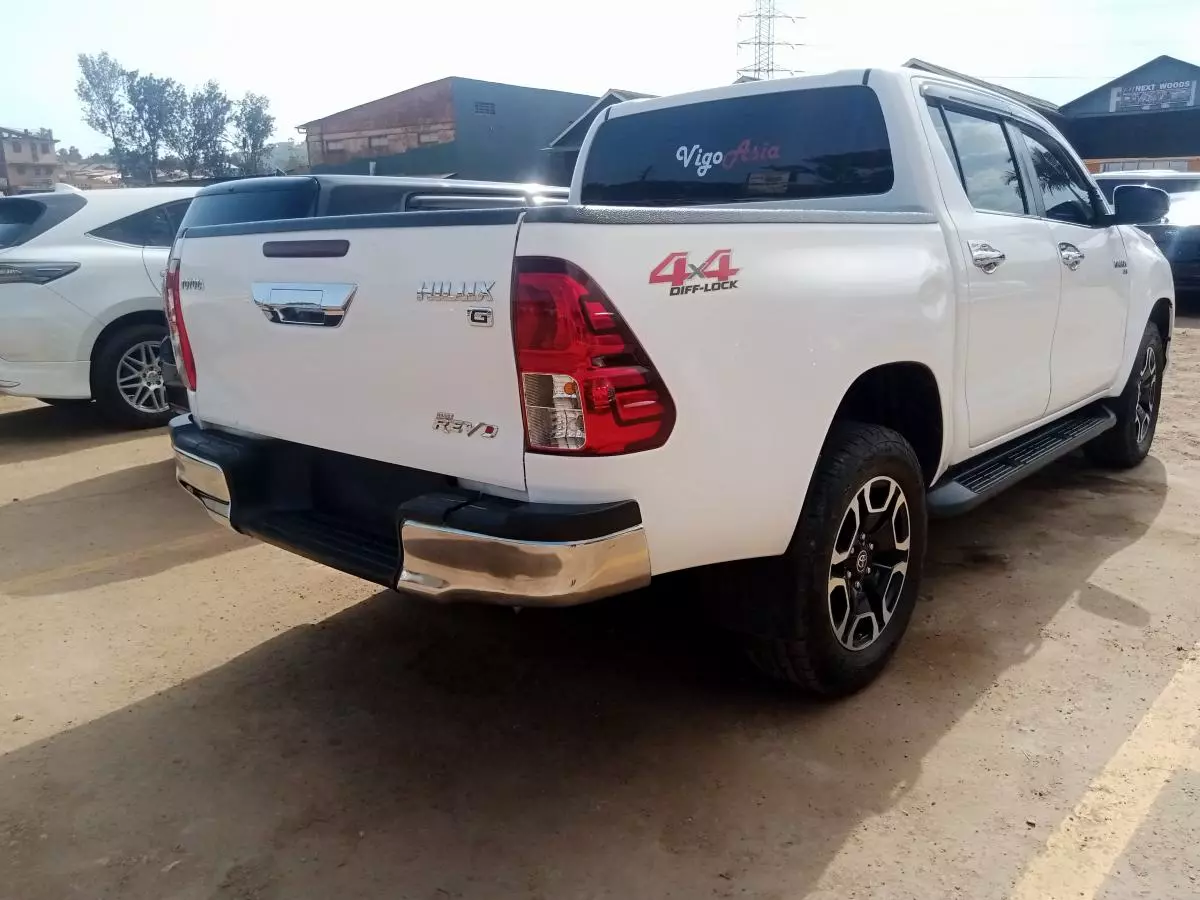 Toyota Hilux   - 2018