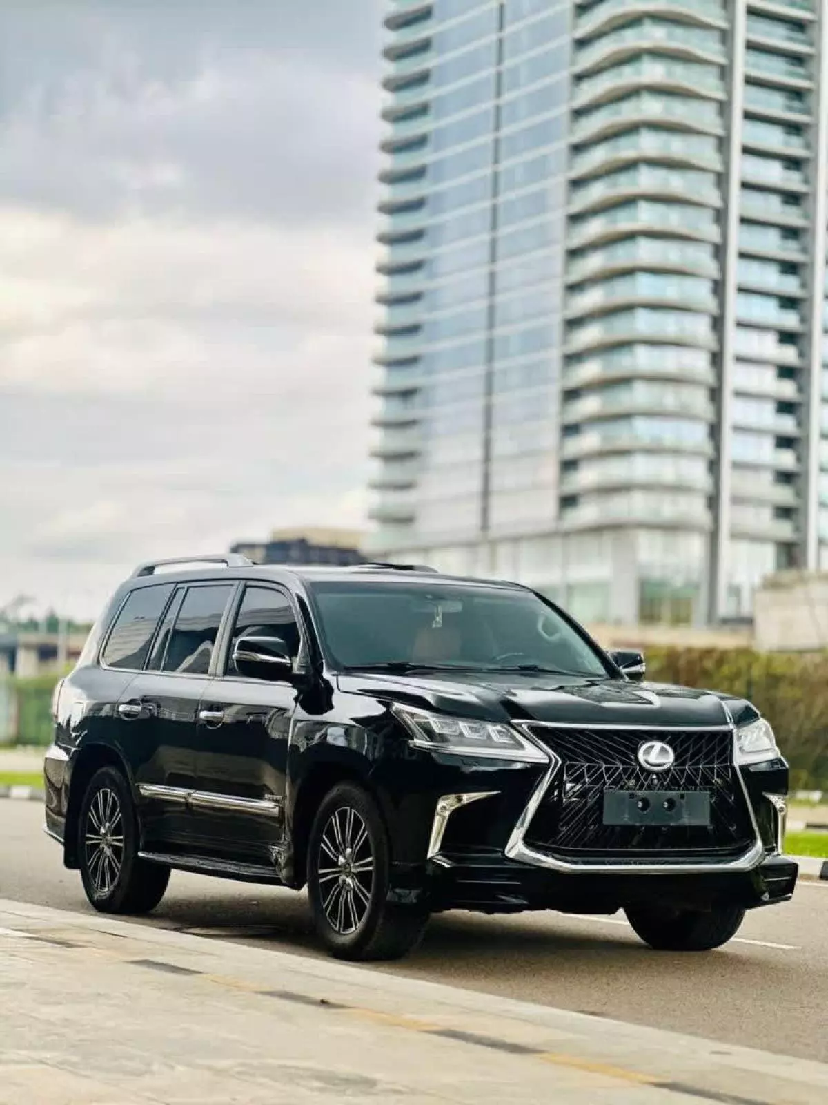 Lexus LX 570   - 2022