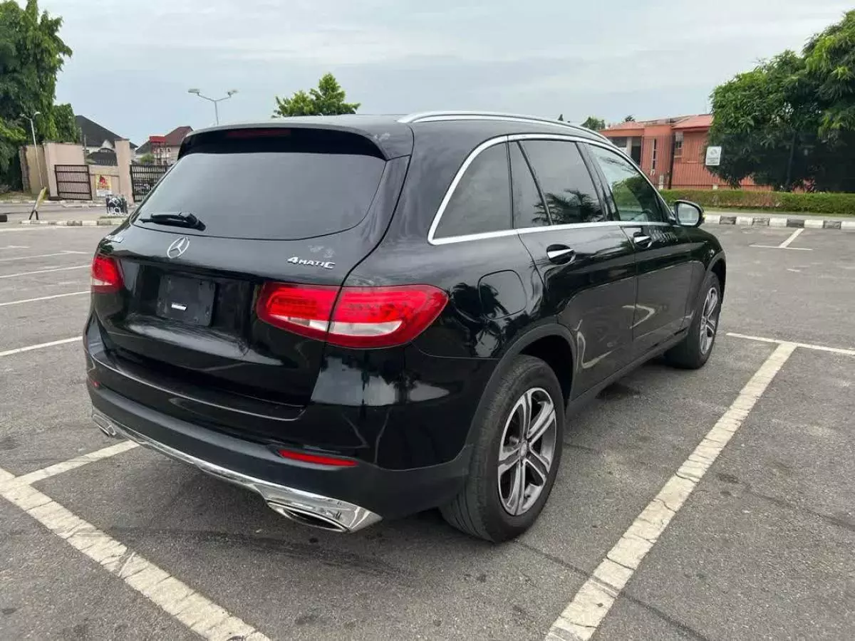 Mercedes-Benz GLC 300   - 2017