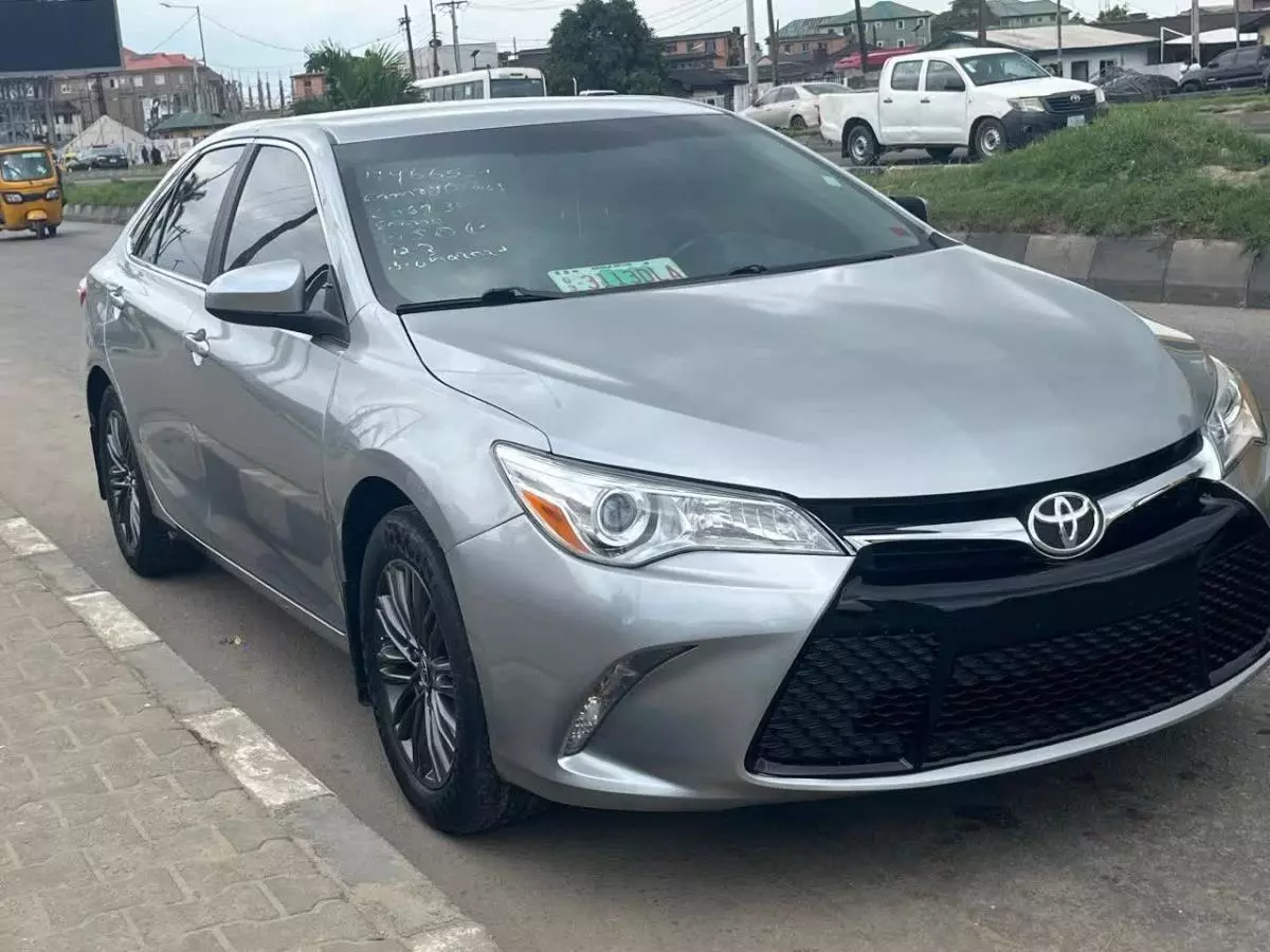 Toyota Camry   - 2016