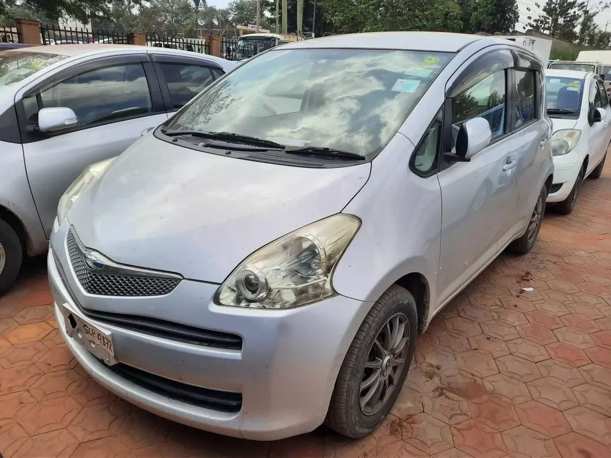 Toyota Ractis - 2009