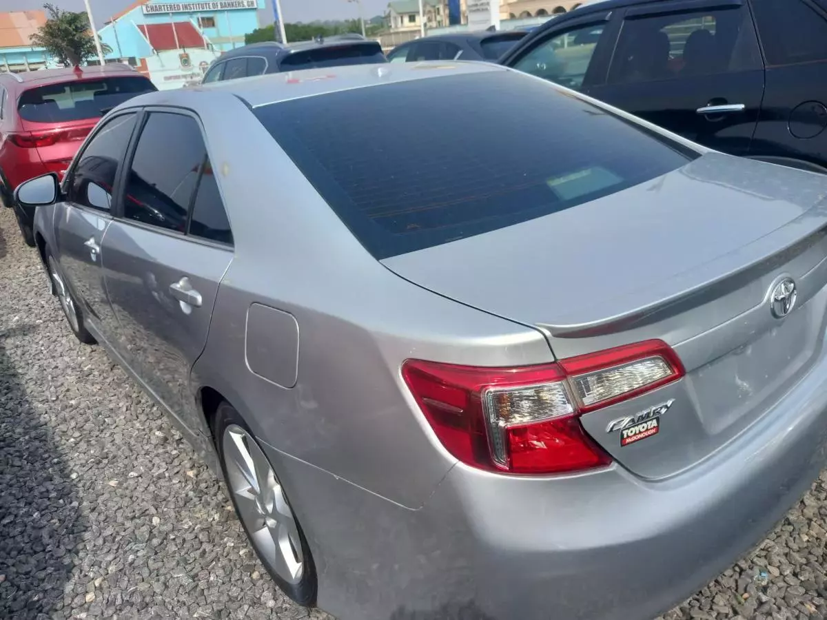 Toyota Camry - 2015