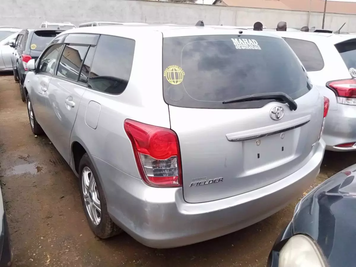 Toyota Fielder    - 2011