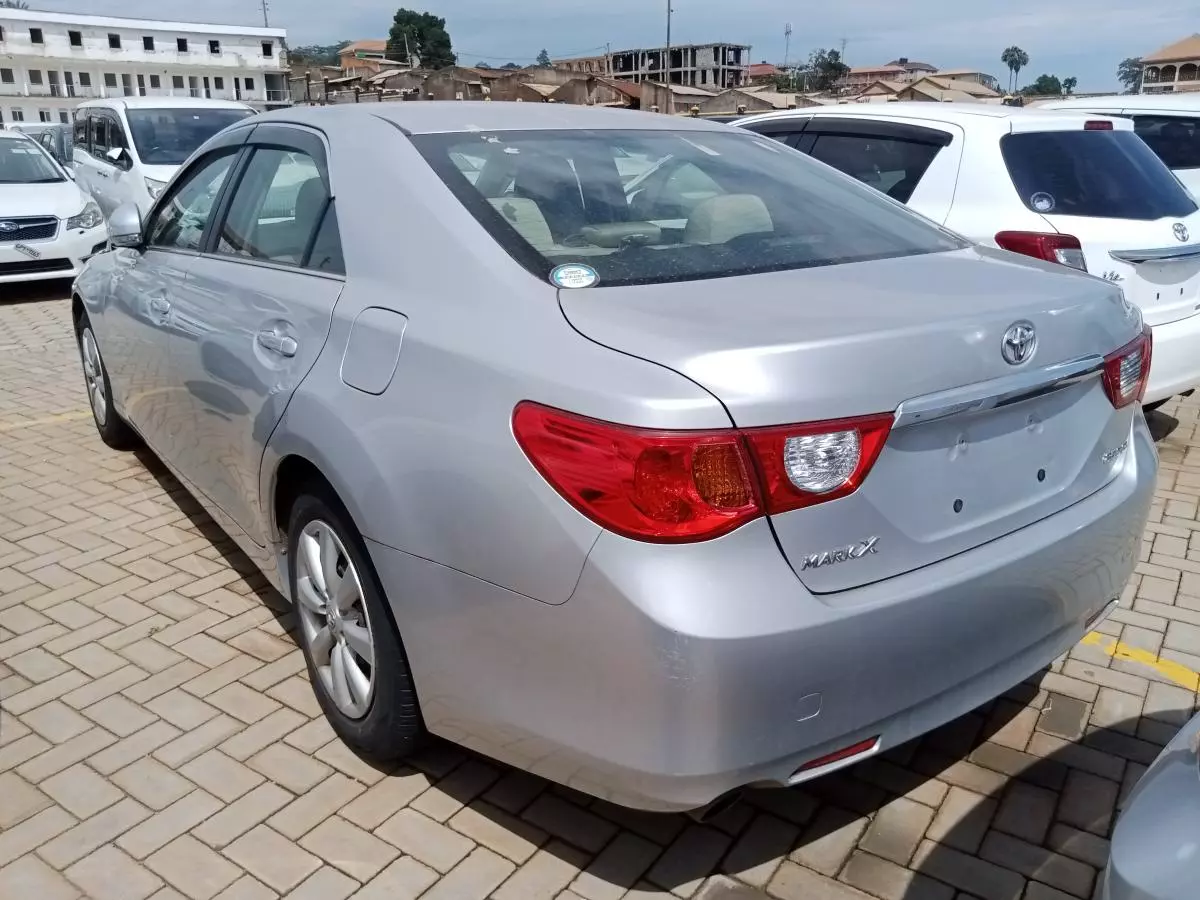 Toyota Mark X   - 2011