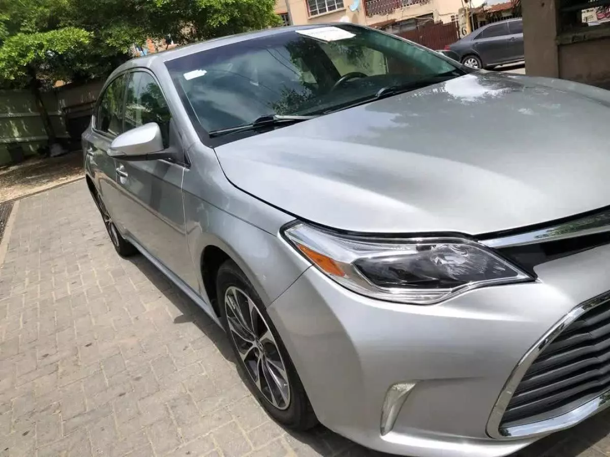 Toyota Avalon   - 2016