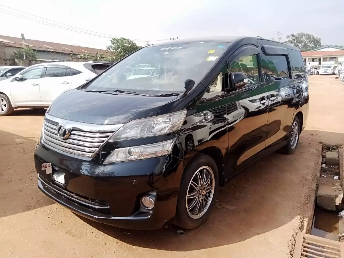 Toyota Vellfire    - 2011