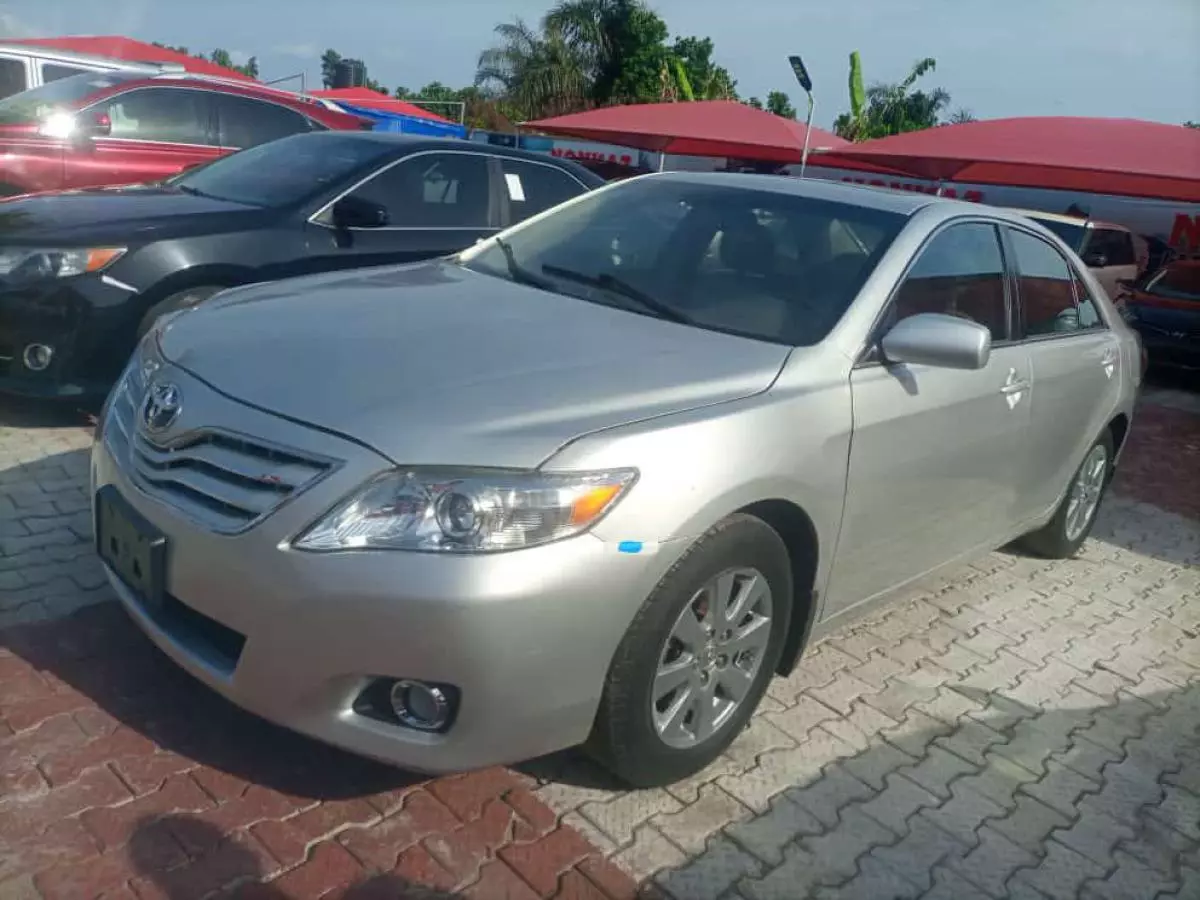 Toyota Camry - 2009