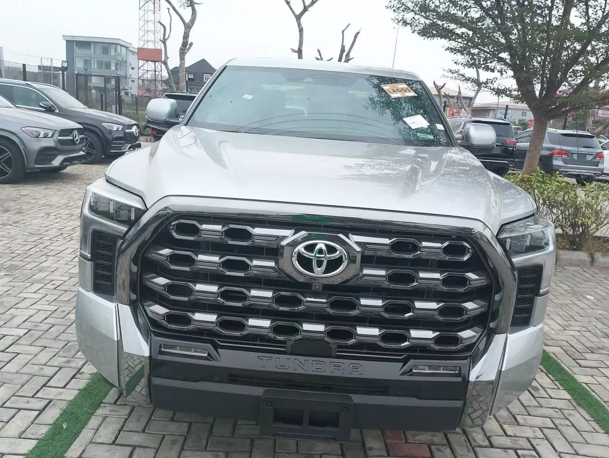 Toyota Tundra   - 2022