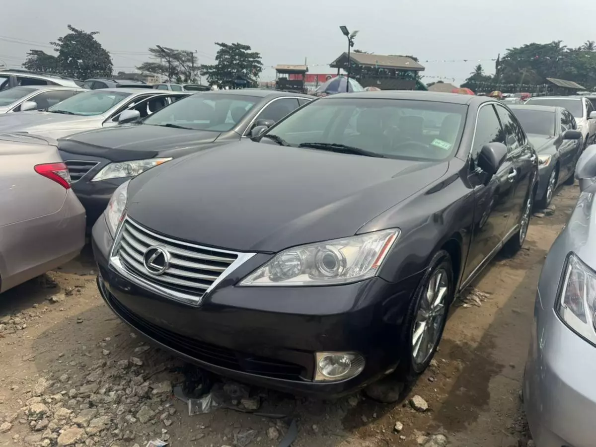 Lexus ES 350   - 2010