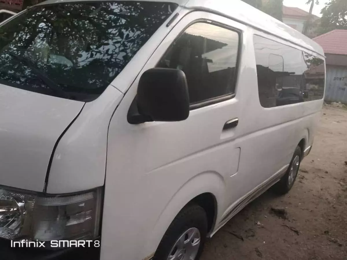 Toyota Hiace   - 2012