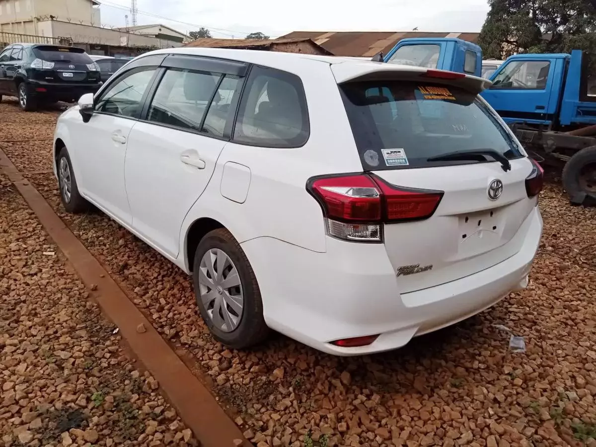 Toyota Fielder hybrid    - 2015