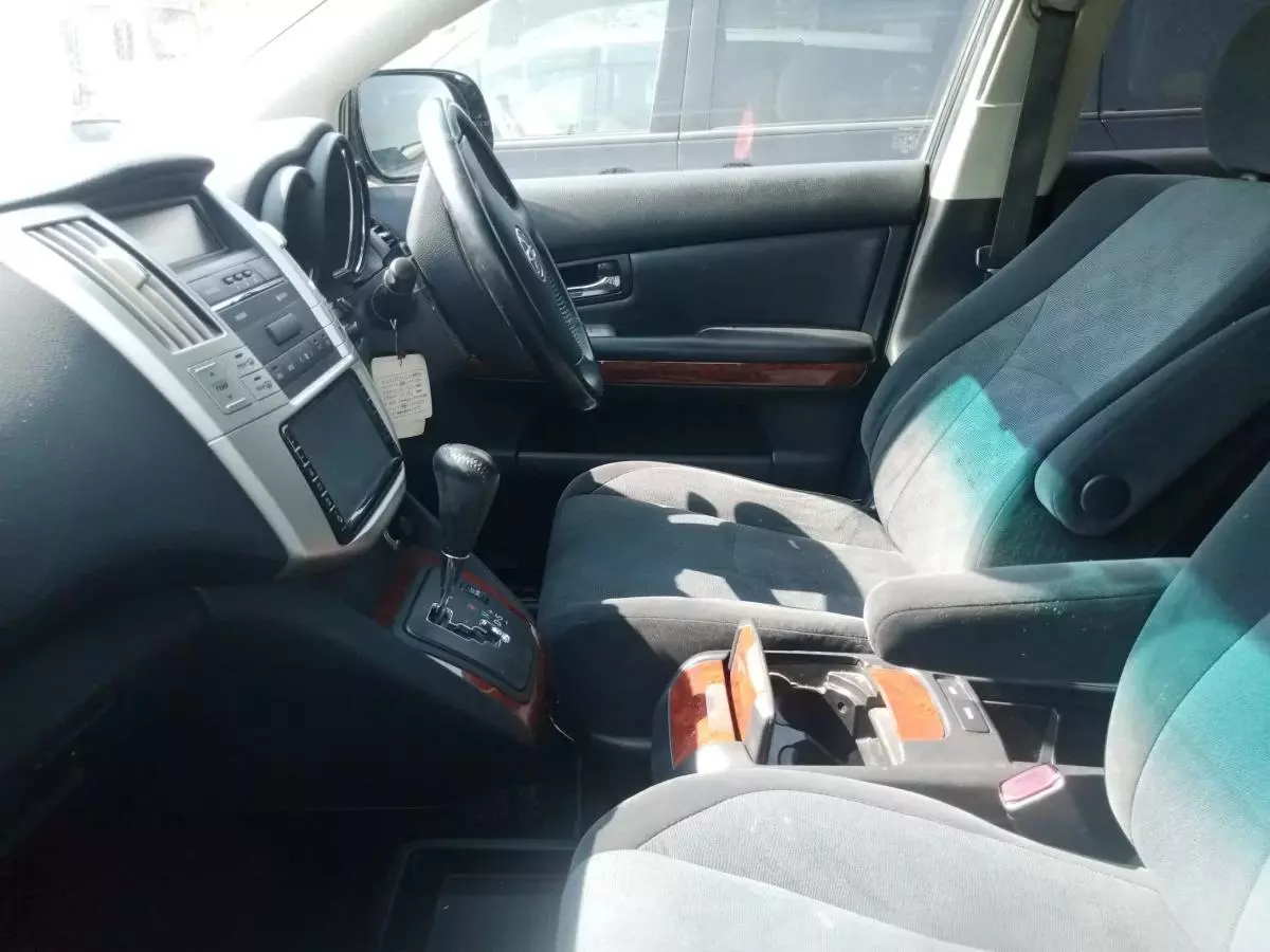 Toyota Harrier   - 2010