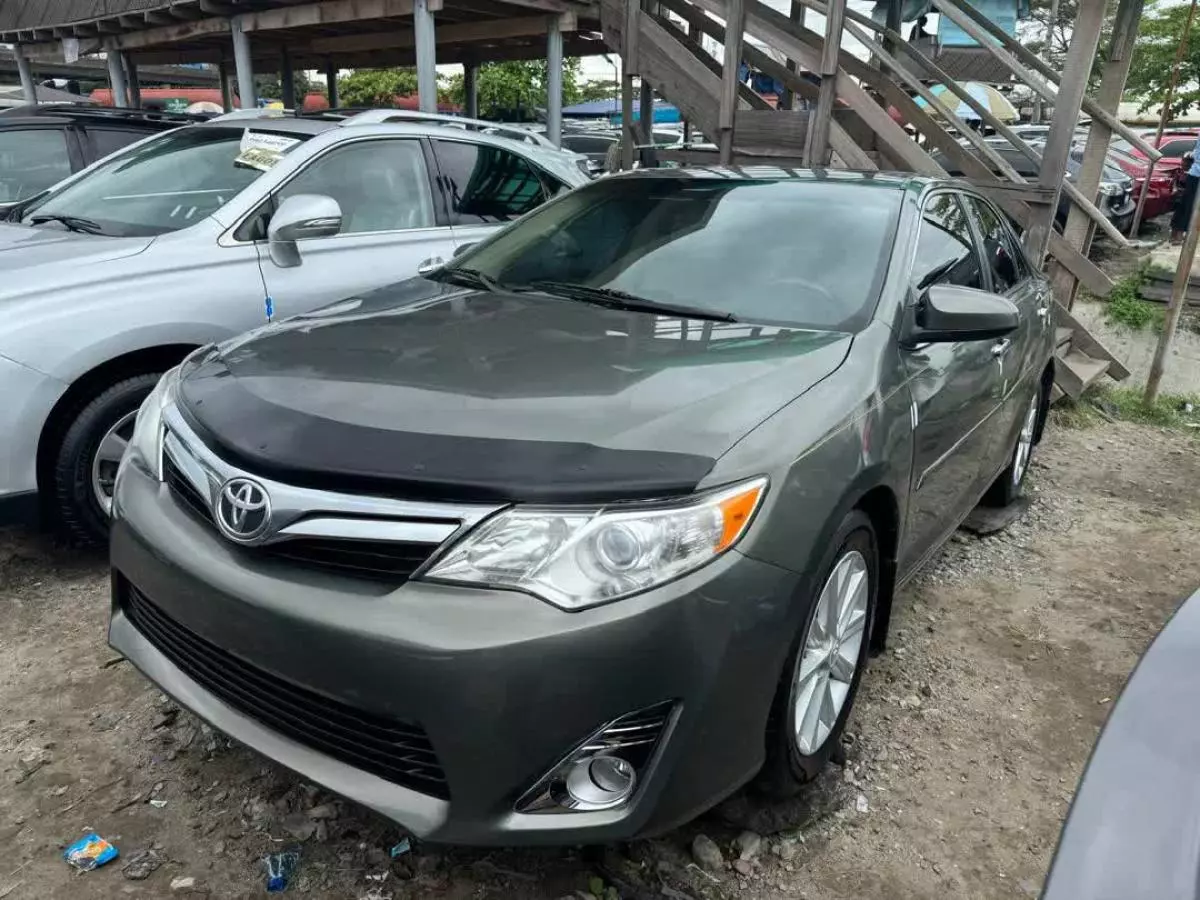 Toyota Camry   - 2014