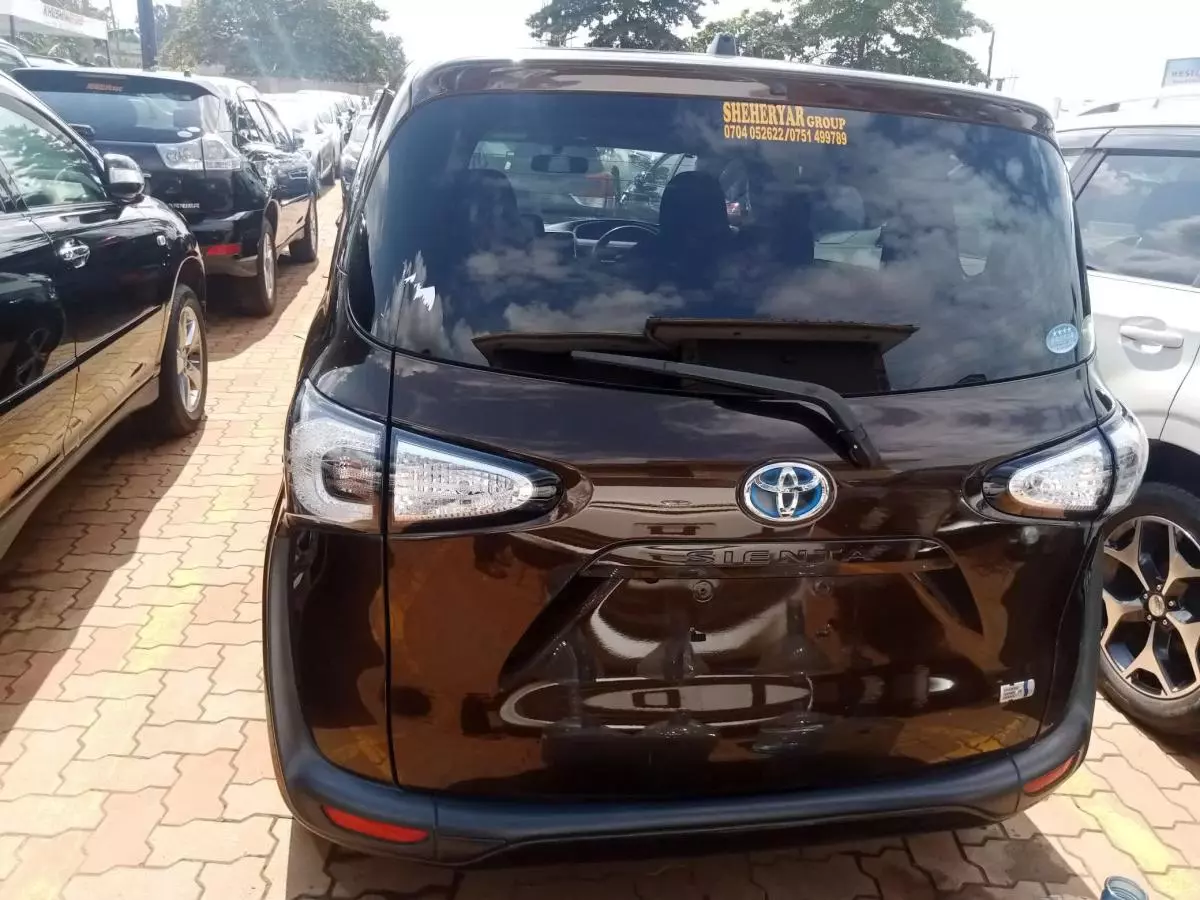 Toyota Sienta Hybrid    - 2016