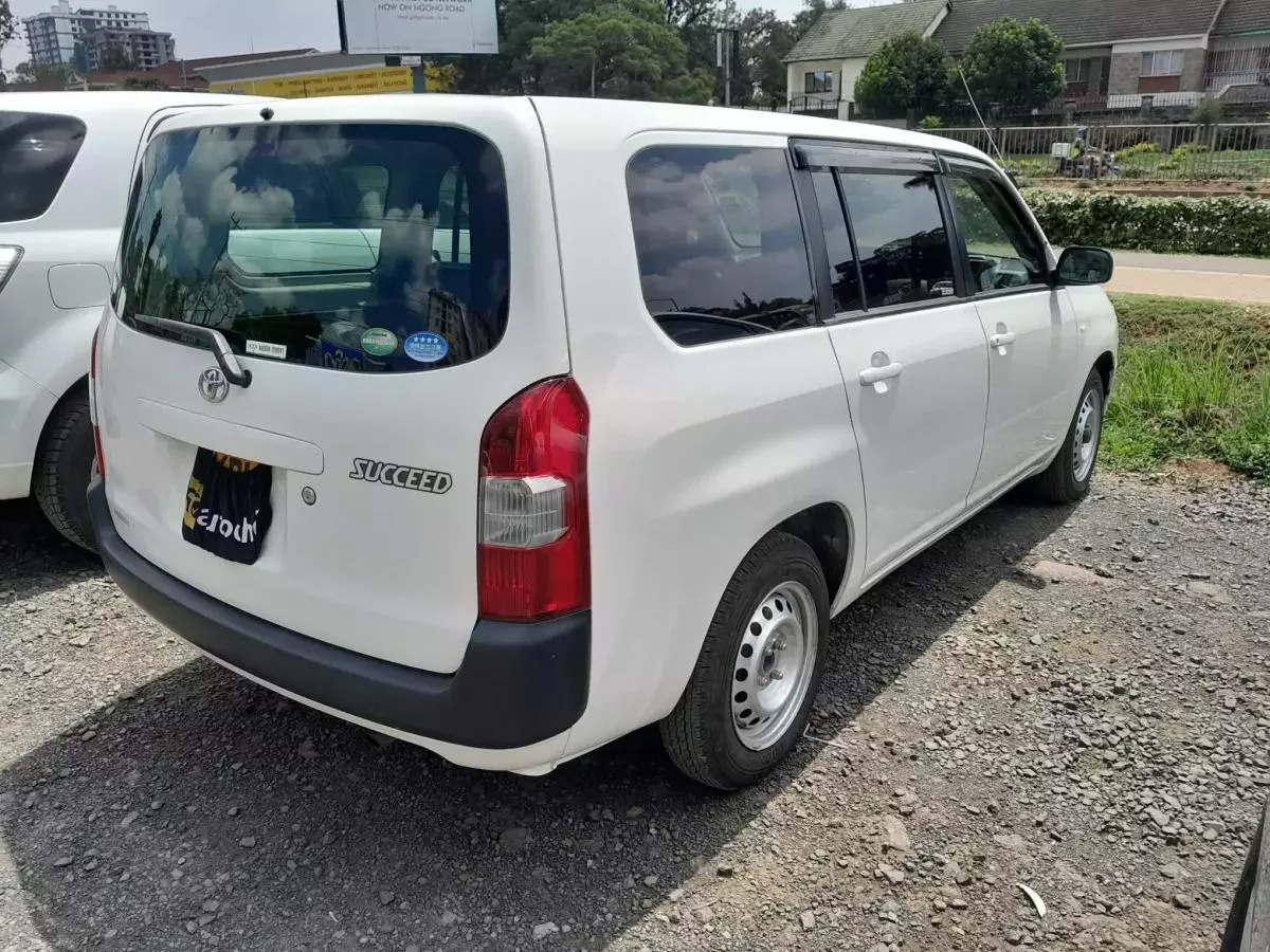 Toyota Succeed  - 2015