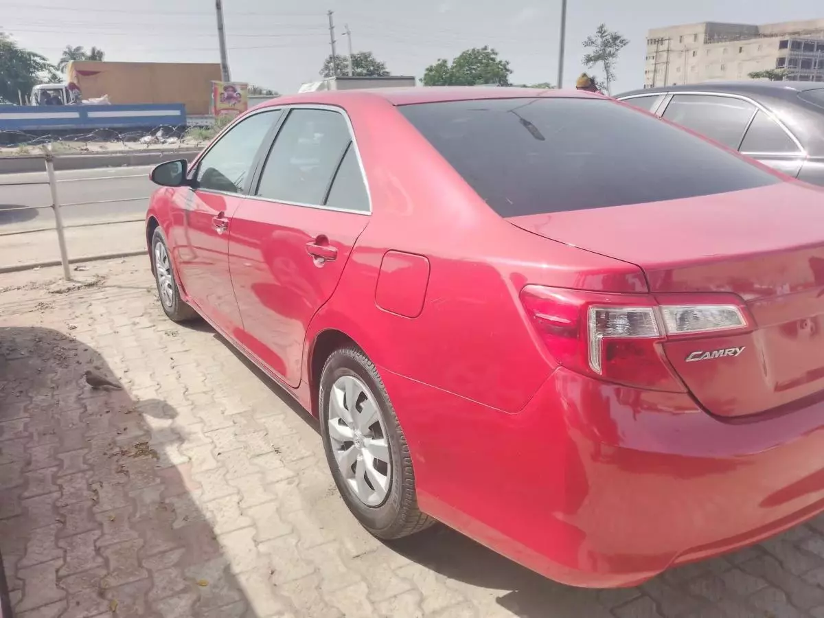 Toyota Camry   - 2014