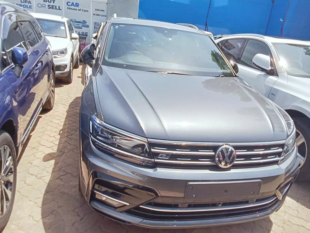 Volkswagen Tiguan   - 2017