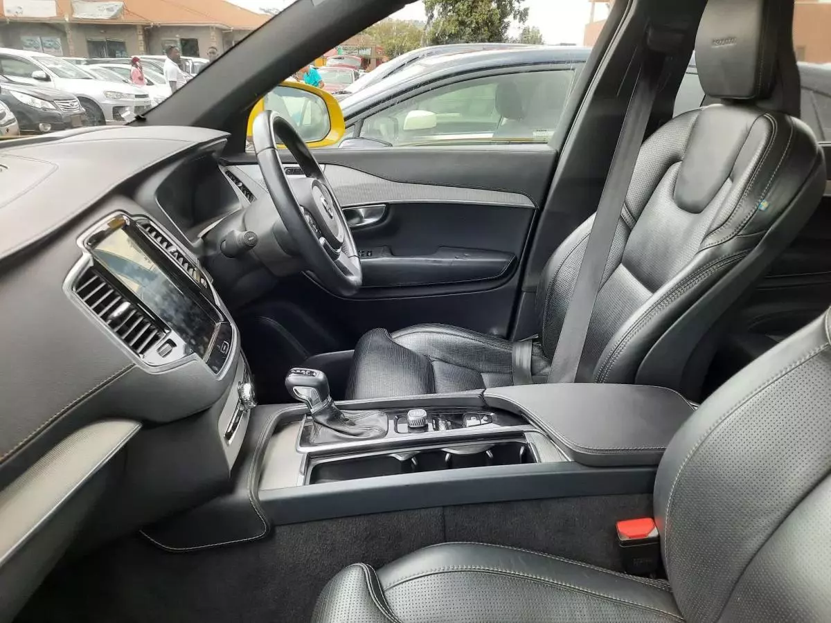 Volvo XC90   - 2018