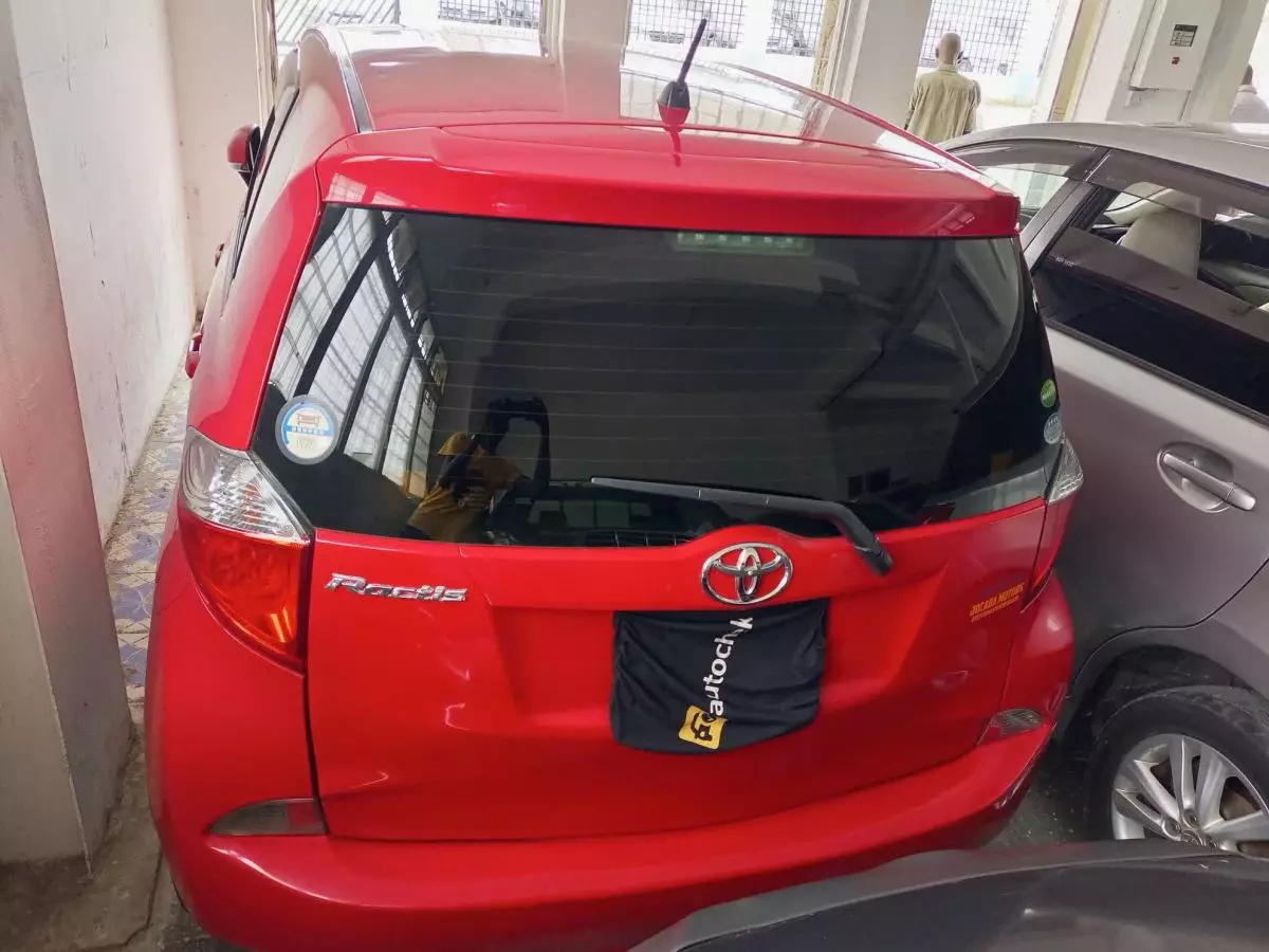 Toyota Ractis - 2013