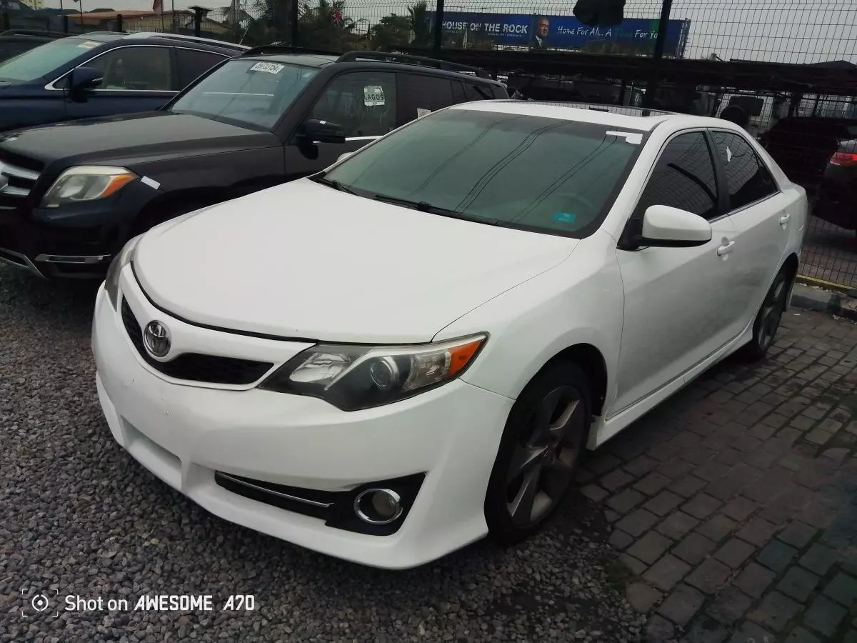 Toyota Camry   - 2012