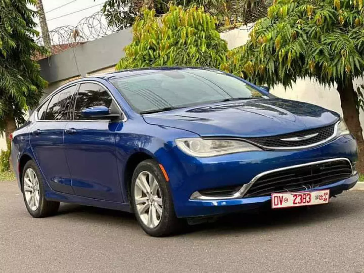 Chrysler 200   - 2015