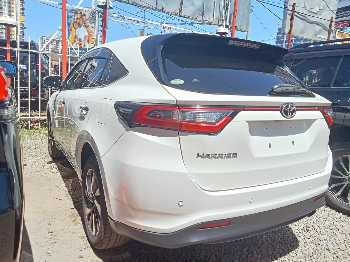 Toyota Harrier   - 2017