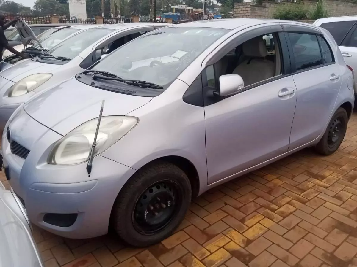 Toyota Vitz   - 2009