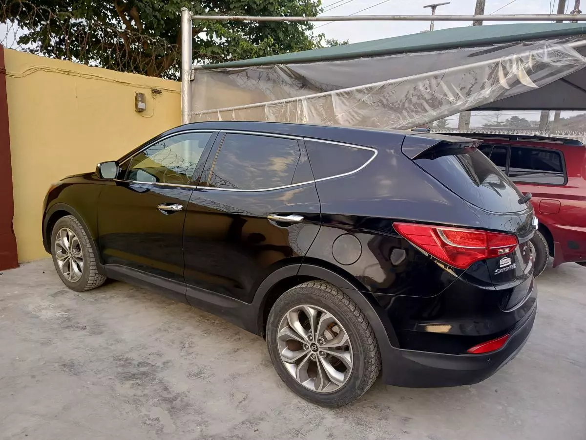 Hyundai Santa Fe   - 2013