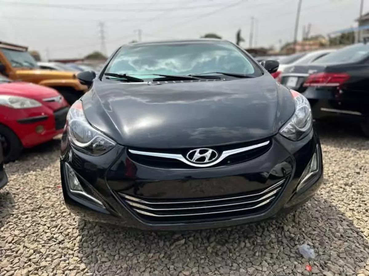 Hyundai Elantra   - 2013