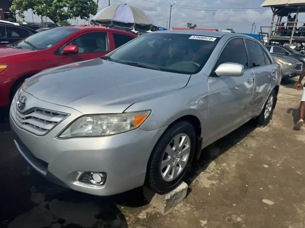 Toyota Camry   - 2011