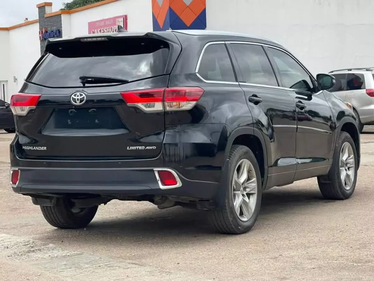 Toyota Highlander   - 2015